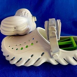 Brand New CROCS Echo Clogs  Stucco, Men’s 7, Women’s 9